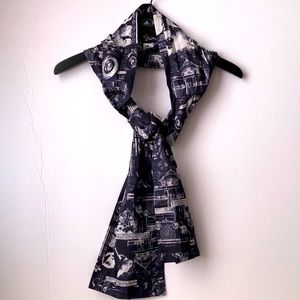 B&W long neck scarf vintage comic maiden EUC